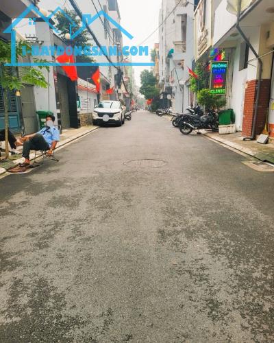 MẶT TIỀN HẺM XE TẢI THÔNG CỘNG HOÀ, 3 tỷ 05 NGAY GA T3