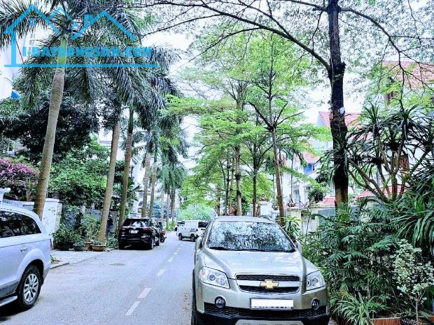 BIỆT THỰ DƯƠNG NỘI: 306M² - MT 12M - DÒNG TIỀN 1.3 TỶ/NĂM - GIÁ CHỈ 8X TỶ