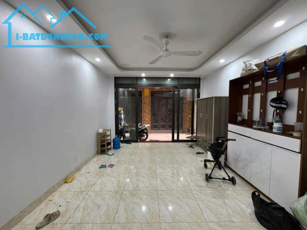 Bán gấp nhà đẹp ở ngay 6 tầng thang máy,ngõ ba gác,phố Võ Chí Công Giá hơn 10 Tỷ