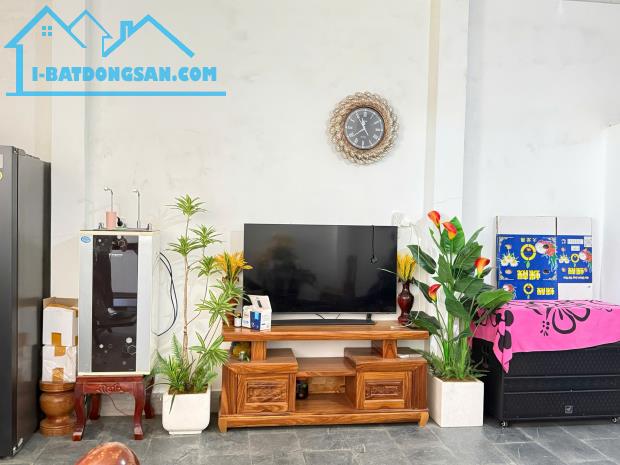 Ngộp quá bán nhanh-Nhà gần bên Chợ Hàm Kiệm,gần QL1A-DT 390m2,có 100m2TC