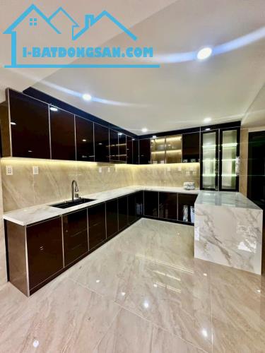 Bán Nhà Quận 5 Có Thang Máy - Ngang 7,6m Dài 11m - Xe Hơi Ngủ Nhà - 5 Tầng - 20 tỷ