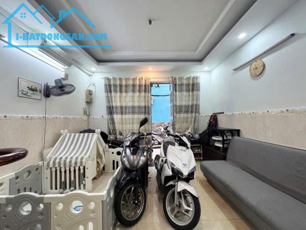 BÁN NHÀ BÀ HẠT QUẬN 10 – 4 TẦNG SÂN THƯỢNG – SÁT MẶT TIỀN – NHỈNH 5 T.Ỷ