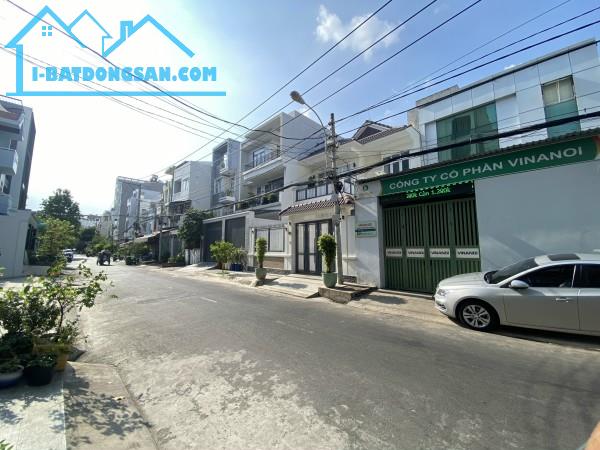 đất Trống 12,2x18m đường số Phường Tân Quy Q7. giá 45tỷ TL