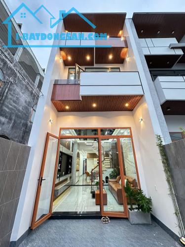 Bán nhà TDC phường Bửu Hòa Biên Hòa , 2 lầu 1 trệt, 4PN, sân 7C, pháp lý rõ ràng, ngân hàn