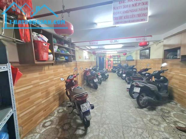 Bán nhà CHDV- 24PN, 105 m2 - dòng tiền gần 90r, gần Sân Bay, ô tô tránh
