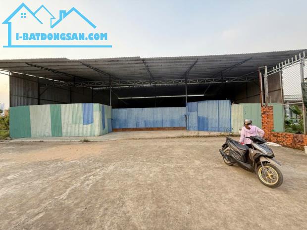 Bán nhà kho xã Phước Vân , Cần Đước dt 1259m2 ( 300m2 thổ) giá 5,2 tỷ