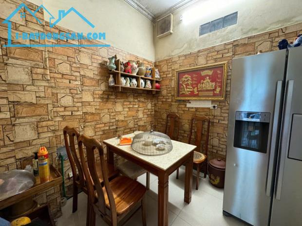 Phố Nguyễn Chí Thanh 42m2, 4T, MT6m Gara ô tô thông giá 15.7 tỷ hiếm Đống Đa