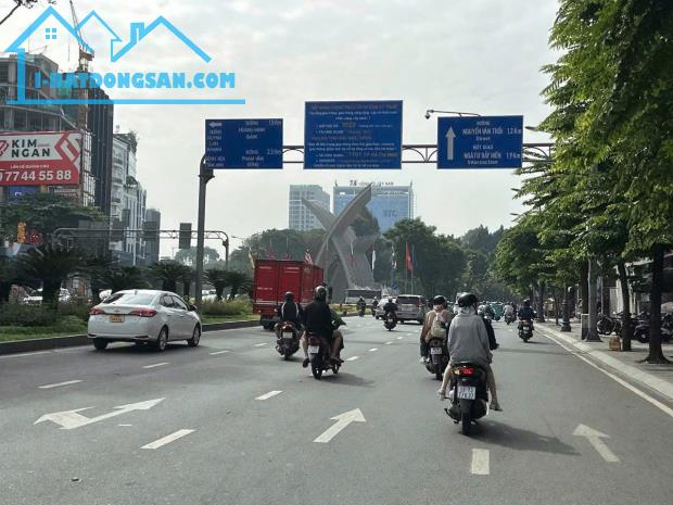 CC gửi bán nhà MT ngay CV Hoàng Văn Thụ ngang 11m 5 lầu 163m2 ra sân bay chỉ 3” 28 tỷ