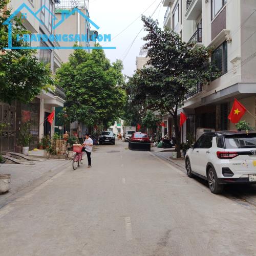 đất đấu giá Ngõ Cổng Đa sỹ,Kiến Hưng 50m mt5m vỉa hè ô tô tránh,KD,an sinh