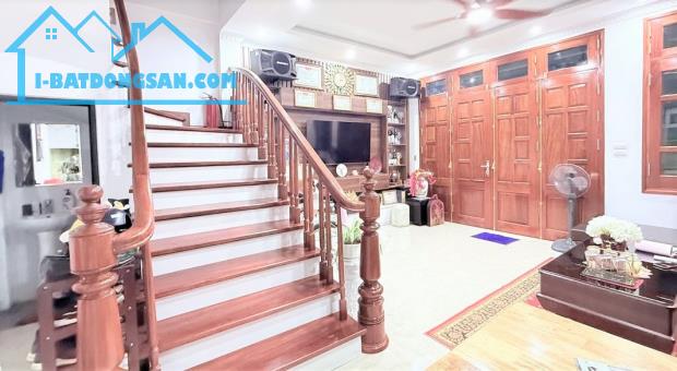 Bán nhà riêng phố Phan Kế Bính Ba Đình, Nhà đẹp mặt tiền đẹp, 35m 5 tầng 10.8 tỷ
