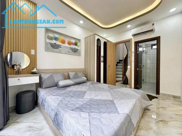 Cách 20m ra MT Lê Hồng Phong, Hẻm xe hơi, Quận 10, (4.1x11) Giá chỉ 9.5 tỷ