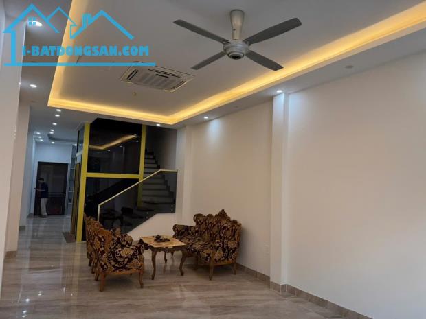 Bán nhà 5 tầng siêu đẹp mặt đường Đình Đông