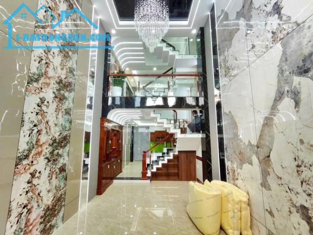 Nhà Đẹp 4 Tầng, Đường 8m, 4x17m, Khu Vip Cống Lở, Gần Chợ Phạm Văn Bạch, Chỉ 8.x Tỷ
