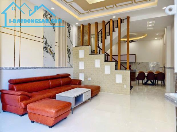 Nhà Đẹp 3 Tầng, Nội Thất Pull, Gần Sân Bay, Phạm Văn Bạch, Sát Mặt Tiền, 5x11, Chỉ 6.x Tỷ.