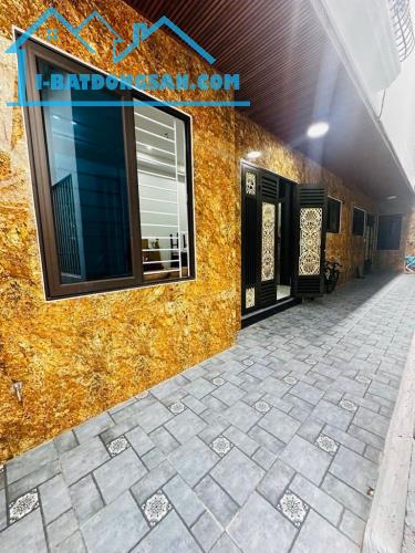 CHÍNH CHỦ BÁN NHÀ 7 TẦNG, THANG MÁY- PHẠM VĂN ĐỒNG- CỔ NHUẾ, 20M RA OTO DỪNG ĐỖ.