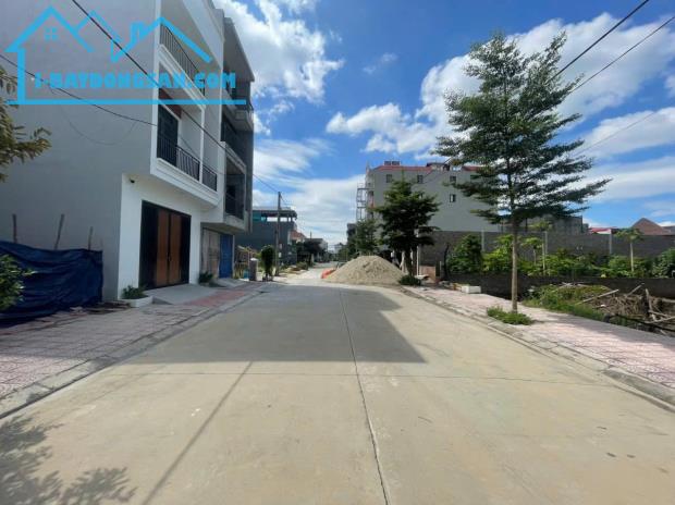 Bán gấp! Đất dịch vụ Xuân Mai giáp NOXH Kim Hoa - hơn 100m2 - mặt tiền 5m - giá chỉ hơn 30