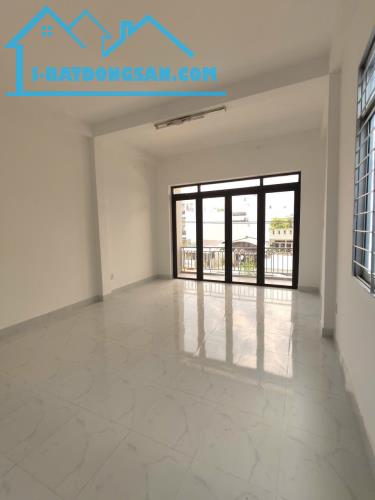 Bán nhà Quận 7 số 122 Bùi Văn Ba dt 5,6x23m, 2 lầu,st giá 21 tỷ