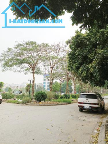 LÔ ĐẤT VÀNG LA DƯƠNG DƯƠNG NỘI SÁT AEON MALL 50M NHỈNH 13 TỶ