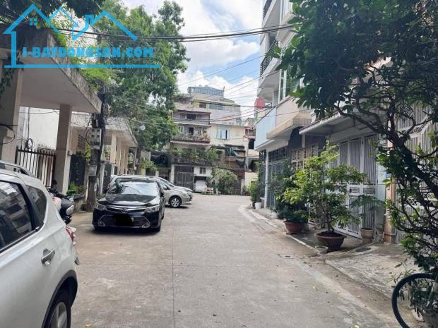 Bán nhà Ngọc Khánh, Ba Đình, dt 100m, ngõ thông, ô tô 7 chỗ vào nhà. Giá 34.6 tỷ