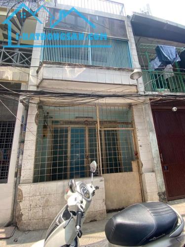 Bán đất tặng nhà CMT8 Quận 3 – 36m2 – Sát Quận 1 – Xây tự do - 6.3 tỷ