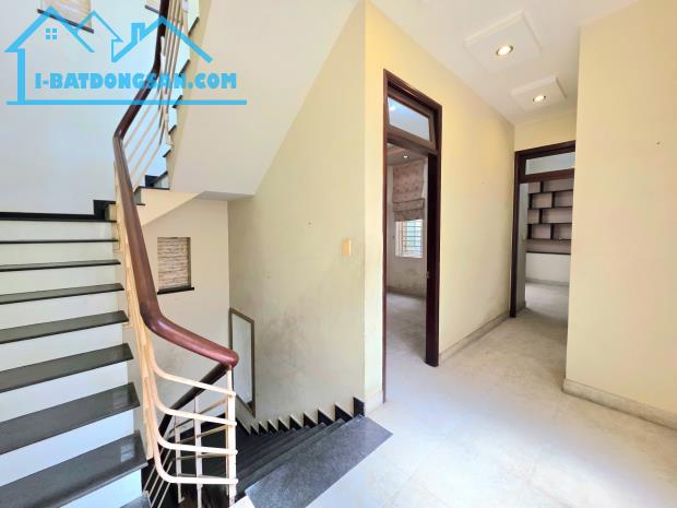 Nhà diện tích đẹp 5x24m 3 tầng vuong vức, hẻm ô tô tránh khu sân bay quận Tân Bình, 20.5 t