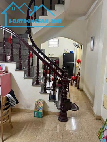 BÁN NHÀ 1 TỶ 800 TRIỆU, NGÕ LÊ HỒNG PHONG, 3 TẦNG 33M2, VÀI BƯỚC CHÂN RA HỒ VỊ XUYÊN