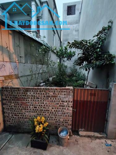 Bán đất Giang Biên - Long Biên - Ô tô VF3 vào đất - phù hợp an cư và đầu tư