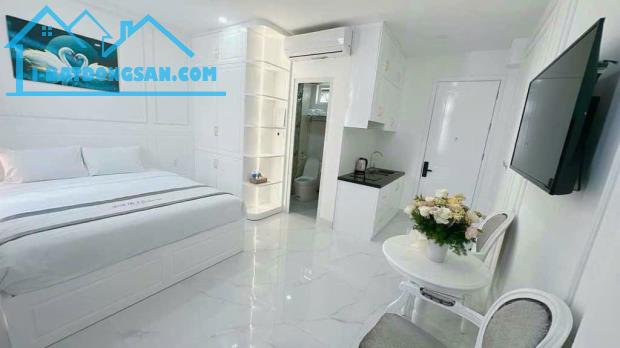 KHÁCH SẠN CAO CẤP 7 TẦNG - MT TRẦN QUỐC HOÀN - DÒNG TIỀN 100TR/THÁNG - CHỈ 1X TỶ