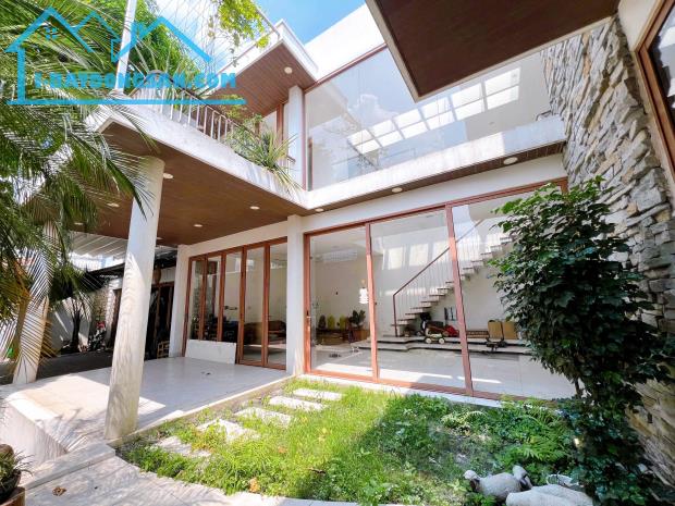 Bán Biệt Thự vị trí 2 QL1A, gần Giáo Xứ Ngũ Phúc, Hố Nai 3, Trảng Bom, 341m2, giá 7 tỷ 800
