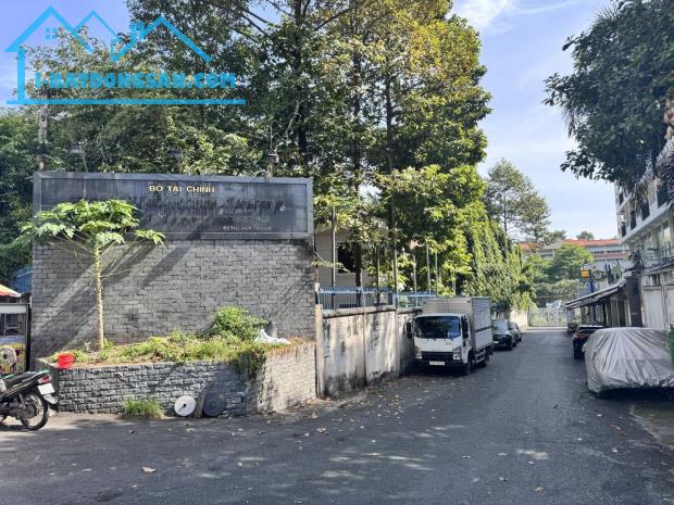 Bán đất tặng nhà c4 cũ - HXH Đường 385, TNP A – 300m² (6×50m) – Tiện xây CHDV