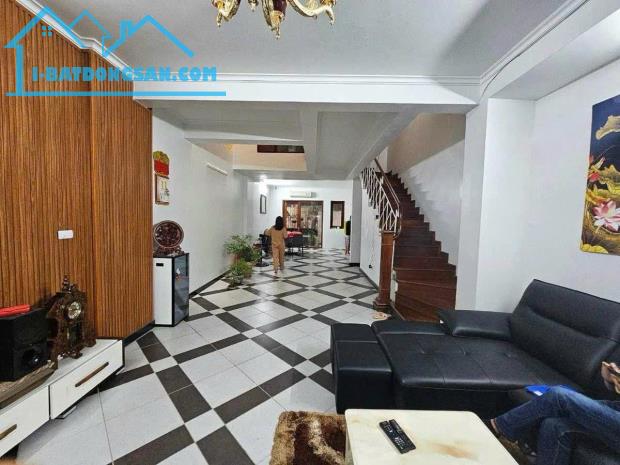 NHÀ 112M2*4T TÂN MAI, NGÕ Ô TÔ, 4 PHÒNG NGỦ, TRẺ ĐI BỘ TỚI TRƯỜNG