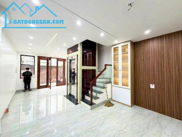NHÀ ĐẸP NGÔ GIA TỰ - PHÂN LÔ - 40M - 2 MẶT THOÁNG TRƯỚC SAU - THANG MÁY - Ô TÔ THÔNG