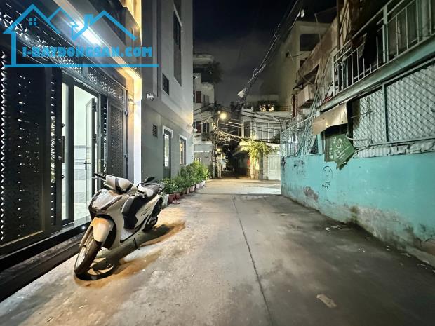 NHỈNH 8 TỶ! OTO TRÁNH,NGÕ THÔNG,KINH DOANH, NHÀ CẦU DIỄN DT:40Mx5T