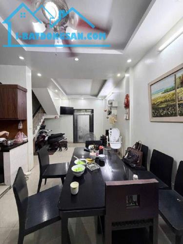 Bán Nhà Phố Trần Hưng Đạo, Hoàn Kiếm - ngõ 4m, thắng tắp - 55m2 x 5 tầng - KD Homestay