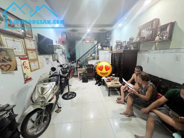 CMT8 Quận 3 – 3 Tầng – 32 m2 – 5.5 t.ỷ – Sổ vuông đẹp