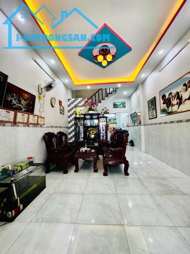 Nhà Đúc 4 Tầng - DT: 4x14 (57m2) - Cạnh Nguyễn Sơn - chỉ 5ty xíu