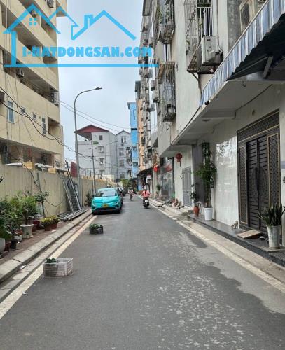 LÊ VĂN HIẾN - ĐÔNG NGẠC -BÁN NHÀ DÂN XÂY -KHU PHÂN LÔ 2 THOÁNG –Ô TÔ CHẠY VÒNG QUANH