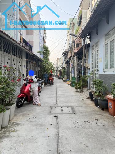 Bán gấp nhà mới, đẹp hẻm ô tô Lê Văn Quới,khu sầm uất, đủ tiện ích, nhỉnh 3 tỷ, siêu hiếm.