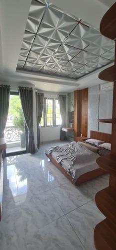 Nhà đẹp 5 Tầng, 70m2, 4.5 x 17m, HXH, Chỉ 7.99 Tỷ, Gần Big C Truòng Chinh, Sân Bay