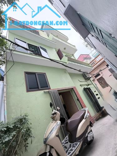 BÁN NHÀ 1.9 TỶ 3 TẦNG 40M2 ( ĐÔNG NAM ) NGÕ NGẮN NGAY HỒ VỊ XUYÊN