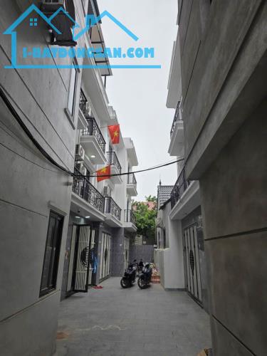 NHÀ XÂY Mới THÔN ĐẠI TẢO _XÃ ĐẠI THÀNH NHÀ THOÁNG - SỔVUÔNG ĐEP - KHU VUC ĐANG PHÁT TR