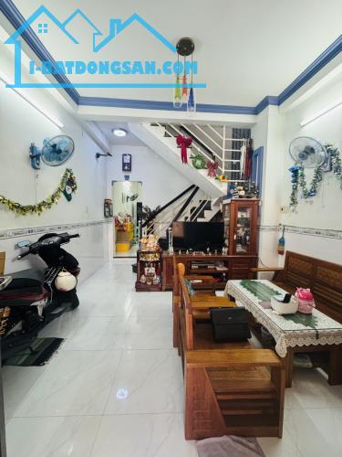 Bán gấp nhà mới 4 tầng Lạc Long Quân sát Chợ Tân Bình, hẻm 4m, đủ tiện ích 62m chỉ hơn 8T.