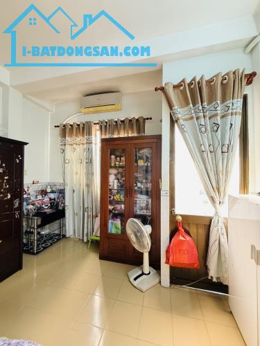 Bán gấp nhà mới 4 tầng Lạc Long Quân sát Chợ Tân Bình, hẻm 4m, đủ tiện ích chỉ hơn 8T.