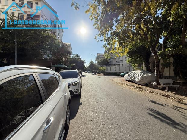Bán biệt thự chính chủ giá rẻ tại Khu đô thị Nam Long, Quân 7 Dt 8x24m giá 28 tỷ