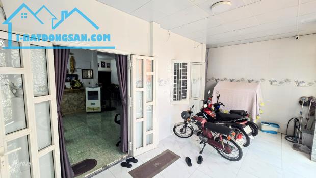 BÁN NHÀ - TAM HIỆP - RỘNG 150m² - 6m x 25m / Đường Thông Xe Hơi - Gần Giáo Xứ Bùi Thái