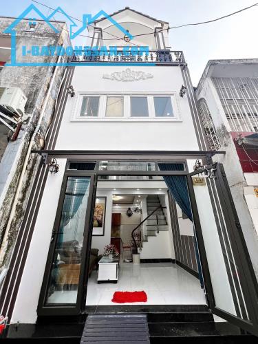 BÁN NHÀ 1trệt 1lửng 1lầu - NHÀ ĐẸP - NHÀ NHỎ XINH XẮN (Hẻm 90 Hùng Vương)