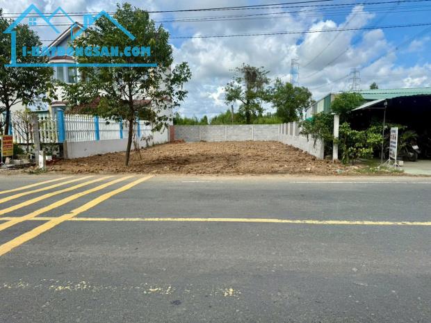 Bán đất thổ cư mặt tiền tỉnh lộ 832, An Nhựt Tân , Tân Trụ dt 300m2 giá 3,5 tỷ