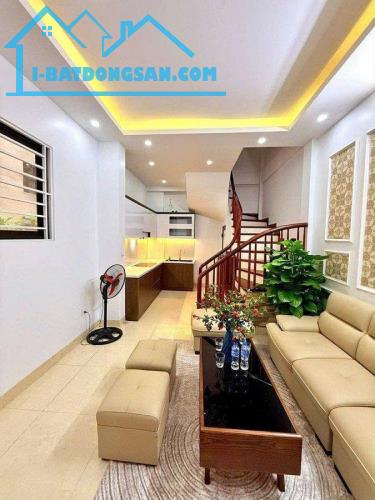 Hiếm Pháo Đài Láng 33m2, 5T, MT4.2m lô góc 2 thoáng nhỉnh 9 tỷ trung tâm Đống Đa