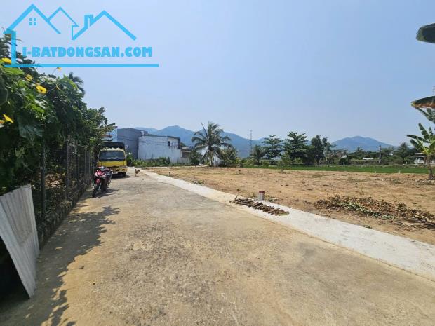 Bán đất Diên Toàn thôn Phước Trạch full thổ cư bên hông bưu điện xã đi vào