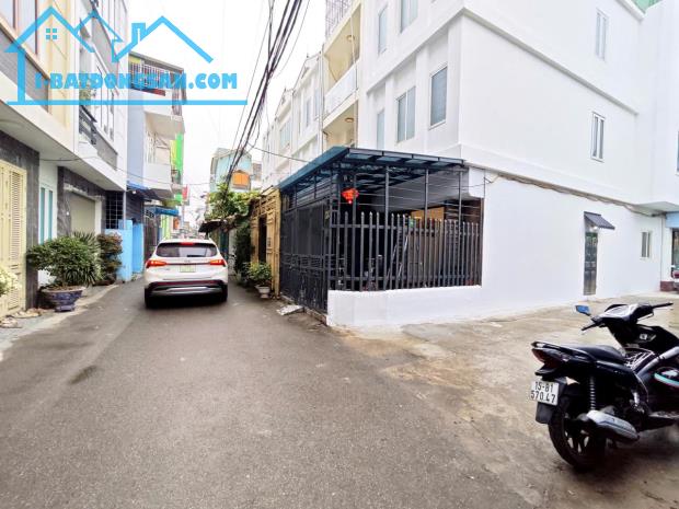 BÁN NHÀ 3,5 TẦNG TRUNG LỰC, HẢI AN LÔ GÓC 2 MẶT NGÕ Ô TÔ VÀO CỬA